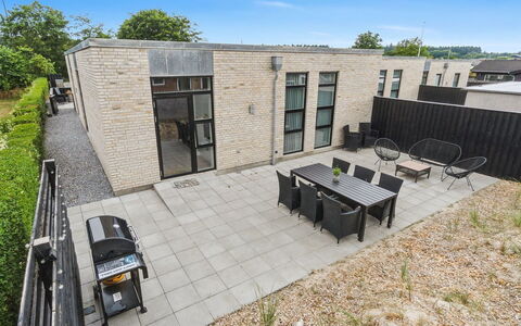 Laulu - 2Km from the Sea: Piscine, Mobilier De Jardin, Meubles, Recours, Dalle, Eco Hôtel, Ombre, Chaise, Loisir, Biens