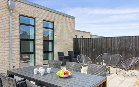 Laulu - 2Km from the Sea: Piscine, Mobilier De Jardin, Meubles, Recours, Dalle, Eco Hôtel, Ombre, Chaise, Loisir, Biens
