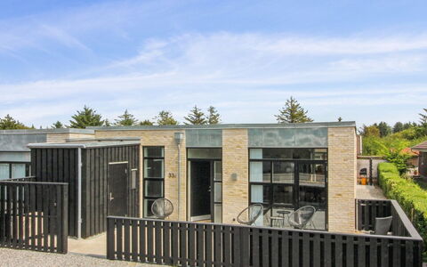 Laulu - 2Km from the Sea: Piscine, Mobilier De Jardin, Meubles, Recours, Dalle, Eco Hôtel, Ombre, Chaise, Loisir, Biens