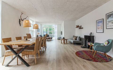 Laulu - 2Km from the Sea: Piscine, Mobilier De Jardin, Meubles, Recours, Dalle, Eco Hôtel, Ombre, Chaise, Loisir, Biens