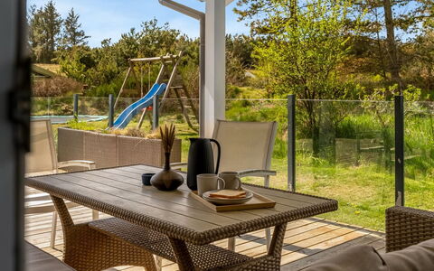 Gladis - 900M from the Sea: Meubles, Chaise, Bois, Mobilier De Jardin, Table, Design Intérieur, Table Cuisine Et Salle A Manger, Sol, Sol, Porche