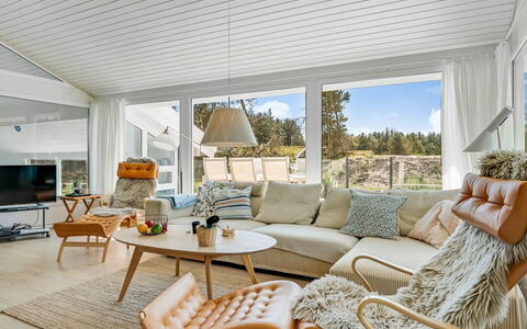 Gladis - 900M from the Sea: Meubles, Design Intérieur, Bois, Canapé, Sol, Plafond, Salon, Domicile, Sol, Éclairage