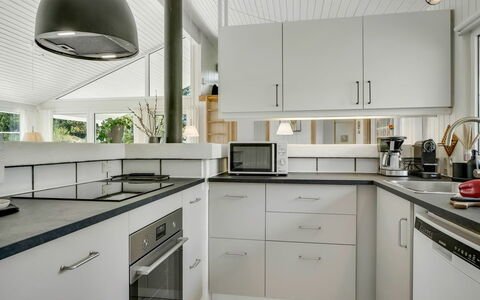 Gladis - 900M from the Sea: Cuisine, Comptoir, Appareil De Cuisine, Cabinetry, Design Intérieur, Principaux Appliance, Meubles, Électroménager, Sol, Plafond