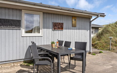 Kulle - 200M from the Sea: Bois, Domicile, Porche, Plate-Forme, Dur, Toit, Tache De Bois, Parquet, Eco Hôtel