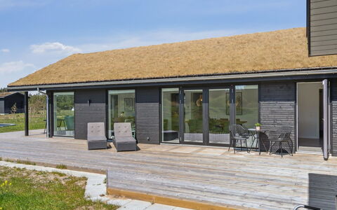 Fredrika - 1.5Km from the Sea: Bois, Toit, Domicile, Chalet, Porte, Composite, Siding, Plate-Forme, Porche, Ombre