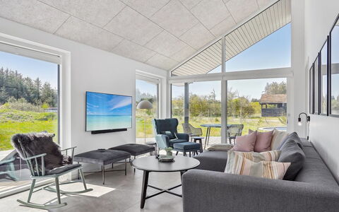 Fredrika - 1.5Km from the Sea: Plafond, Salon, Canapé, Daylighting