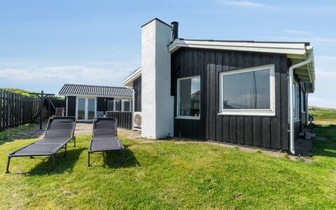 Edlef - 279M from the Sea: Domicile, Zone Résidentielle, Maison, Chalet, Toit, Lot Terre, Siding, Jardin, Biens, Pelouse