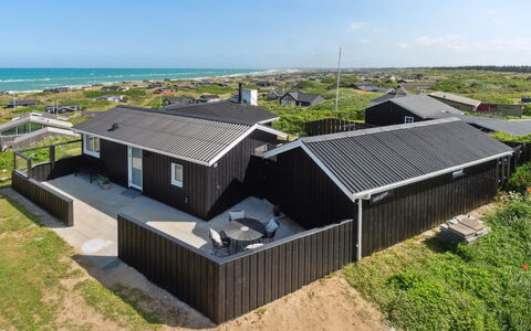 Edlef - 279M from the Sea: Domicile, Zone Résidentielle, Maison, Chalet, Toit, Lot Terre, Siding, Jardin, Biens, Pelouse