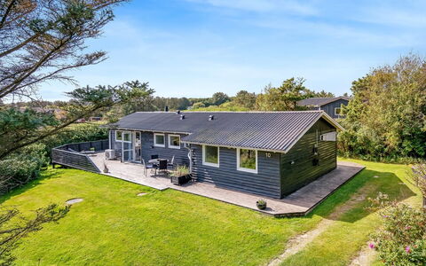Tuke - 400M from the Sea: Architecture, Toit, Domicile, Composite, Daylighting, Siding, Allée