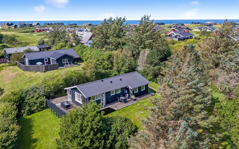 Tuke - 400M from the Sea: Architecture, Toit, Domicile, Composite, Daylighting, Siding, Allée