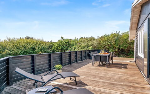 Tuke - 400M from the Sea: Architecture, Toit, Domicile, Composite, Daylighting, Siding, Allée