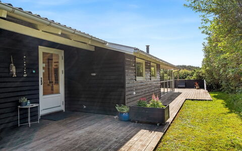 Tuke - 400M from the Sea: Architecture, Toit, Domicile, Composite, Daylighting, Siding, Allée