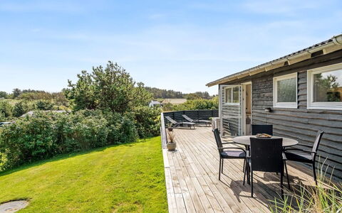 Tuke - 400M from the Sea: Architecture, Toit, Domicile, Composite, Daylighting, Siding, Allée