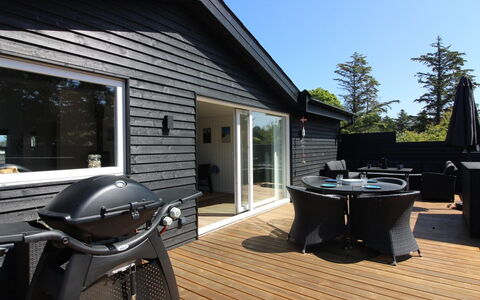 Kamp - 700M from the Sea: Bois, Domicile, Porche, Plate-Forme, Dur, Toit, Tache De Bois, Parquet, Eco Hôtel