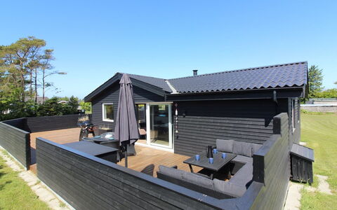 Kamp - 700M from the Sea: Bois, Domicile, Porche, Plate-Forme, Dur, Toit, Tache De Bois, Parquet, Eco Hôtel