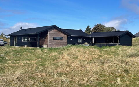 Hinda - 1.2Km from the Sea: Bleu, Arbuste, Chalet, Couverture De Sol, Jardin, Biens, Ombre, Aménagement Paysager, Ferme, Eco Hôtel