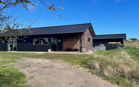 Hinda - 1.2Km from the Sea: Bleu, Arbuste, Chalet, Couverture De Sol, Jardin, Biens, Ombre, Aménagement Paysager, Ferme, Eco Hôtel