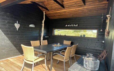 Hinda - 1.2Km from the Sea: Bleu, Arbuste, Chalet, Couverture De Sol, Jardin, Biens, Ombre, Aménagement Paysager, Ferme, Eco Hôtel