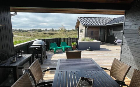 Hinda - 1.2Km from the Sea: Bleu, Arbuste, Chalet, Couverture De Sol, Jardin, Biens, Ombre, Aménagement Paysager, Ferme, Eco Hôtel