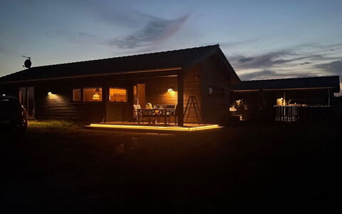Hinda - 1.2Km from the Sea: Bleu, Arbuste, Chalet, Couverture De Sol, Jardin, Biens, Ombre, Aménagement Paysager, Ferme, Eco Hôtel