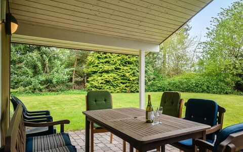 Loreia - 200M from the Sea: Piscine, Mobilier De Jardin, Meubles, Recours, Dalle, Eco Hôtel, Ombre, Chaise, Loisir, Biens