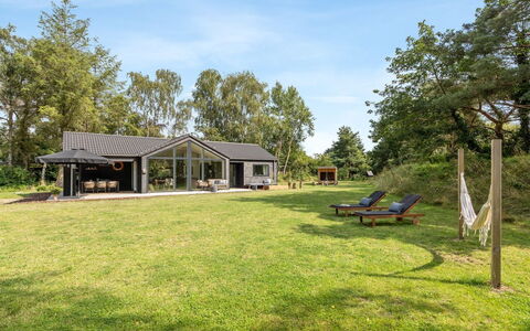 Wiggi - 450M from the Sea: Herbe, Maison, Toit, Domicile, Chalet, Arbuste, Lot Terre, Zone Rurale, Ferme, Couverture De Sol
