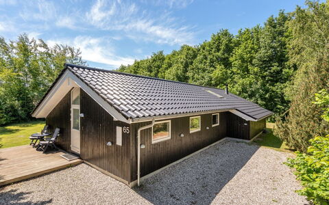 Nyalle - 1.3Km from the Sea: Herbe, Maison, Toit, Domicile, Chalet, Arbuste, Lot Terre, Zone Rurale, Ferme, Couverture De Sol