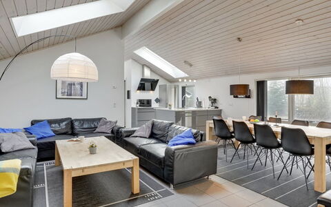 Nyalle - 1.3Km from the Sea: Herbe, Maison, Toit, Domicile, Chalet, Arbuste, Lot Terre, Zone Rurale, Ferme, Couverture De Sol