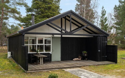 Elfride - 200M from the Sea: Piscine, Mobilier De Jardin, Meubles, Recours, Dalle, Eco Hôtel, Ombre, Chaise, Loisir, Biens