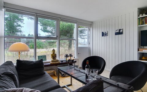 Elfride - 200M from the Sea: Piscine, Mobilier De Jardin, Meubles, Recours, Dalle, Eco Hôtel, Ombre, Chaise, Loisir, Biens