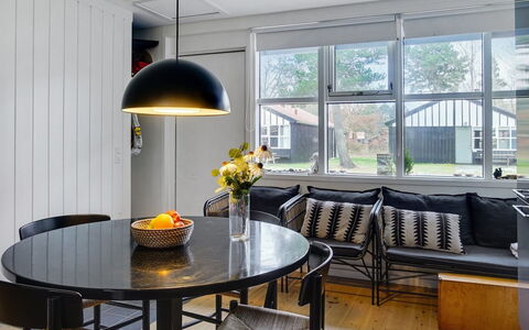 Elfride - 200M from the Sea: Piscine, Mobilier De Jardin, Meubles, Recours, Dalle, Eco Hôtel, Ombre, Chaise, Loisir, Biens