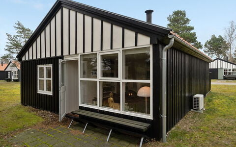 Elfride - 200M from the Sea: Piscine, Mobilier De Jardin, Meubles, Recours, Dalle, Eco Hôtel, Ombre, Chaise, Loisir, Biens