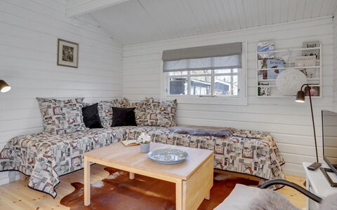 Freyja - 800M from the Sea: Toit, Maison, Domicile, Chalet, Porte, Siding, Plate-Forme, Porche, Planche, Dur