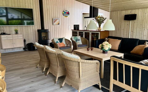 Harek - 800M from the Sea: Meubles, Bois, Design Intérieur, Sol, Salon, Sol, Canapé, Table, Chaise, Pièce