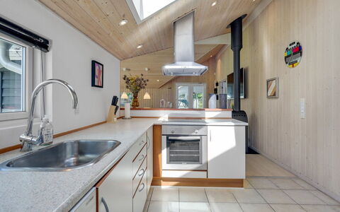 Harek - 800M from the Sea: Sol, Cuisine, Design Intérieur, Comptoir, Bois, Appareil De Cuisine, Plafond, Meubles, Électroménager, Sol