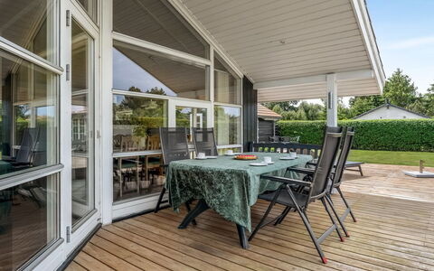 Egino - 1Km from the Sea: Maison, Chalet, Toit, Batiments Jardin, Ombre, Cabanon, Arrière-Cour, Mobilier De Jardin, Cour, Pelouse
