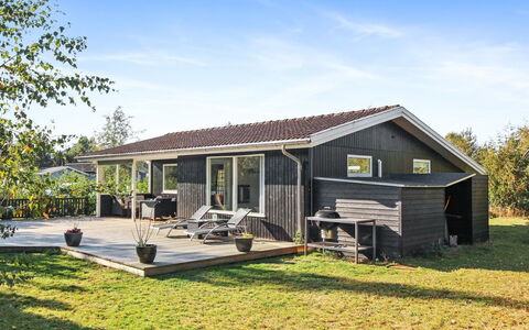 Touko - 850M from the Sea: Herbe, Maison, Toit, Domicile, Chalet, Arbuste, Lot Terre, Zone Rurale, Ferme, Couverture De Sol