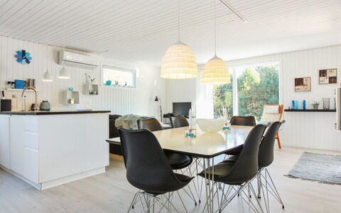 Touko - 850M from the Sea: Herbe, Maison, Toit, Domicile, Chalet, Arbuste, Lot Terre, Zone Rurale, Ferme, Couverture De Sol
