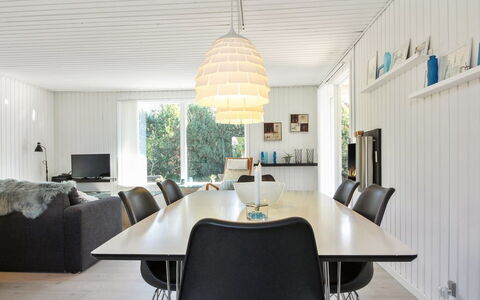 Touko - 850M from the Sea: Herbe, Maison, Toit, Domicile, Chalet, Arbuste, Lot Terre, Zone Rurale, Ferme, Couverture De Sol