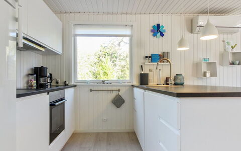 Touko - 850M from the Sea: Herbe, Maison, Toit, Domicile, Chalet, Arbuste, Lot Terre, Zone Rurale, Ferme, Couverture De Sol