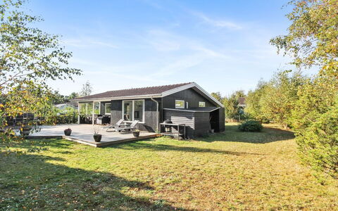 Touko - 850M from the Sea: Herbe, Maison, Toit, Domicile, Chalet, Arbuste, Lot Terre, Zone Rurale, Ferme, Couverture De Sol