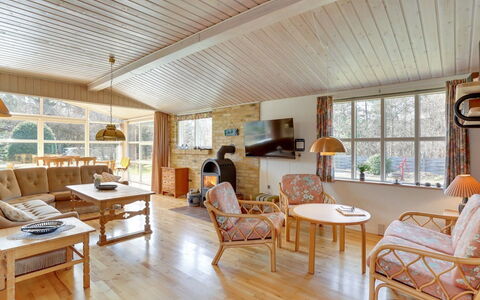 Sanna - 330M from the Sea: Herbe, Maison, Toit, Domicile, Chalet, Arbuste, Lot Terre, Zone Rurale, Ferme, Couverture De Sol