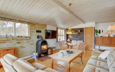 Sanna - 330M from the Sea: Herbe, Maison, Toit, Domicile, Chalet, Arbuste, Lot Terre, Zone Rurale, Ferme, Couverture De Sol