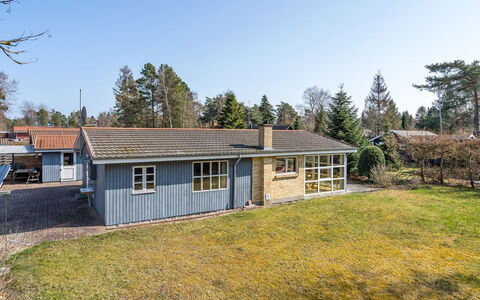 Sanna - 330M from the Sea: Herbe, Maison, Toit, Domicile, Chalet, Arbuste, Lot Terre, Zone Rurale, Ferme, Couverture De Sol