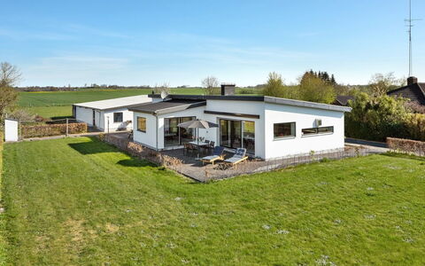 Ermelinda - 900M to the Fjord: Toit, Maison, Domicile, Chalet, Siding, Biens, Allée, Batiments Jardin, Cour, Cabanon