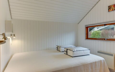 Tican - 400M from the Sea: Design Intérieur, Sol, Bois, Plafond, Sol, Chambre, Lit, Éclairage, Pièce, Meubles