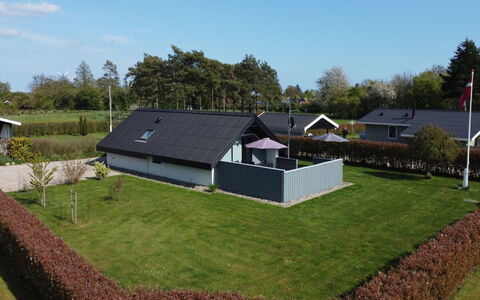 Tican - 400M from the Sea: Herbe, Toit, Maison, Domicile, Zone Résidentielle, Arbuste, Lot Terre, Jardin, Chalet
