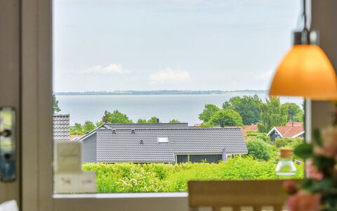 Sulo - 500M from the Sea: Maison, Domicile, Toit, Zone Résidentielle, Chalet, Biens, Ferme, Pelouse, Aménagement Paysager, Siding