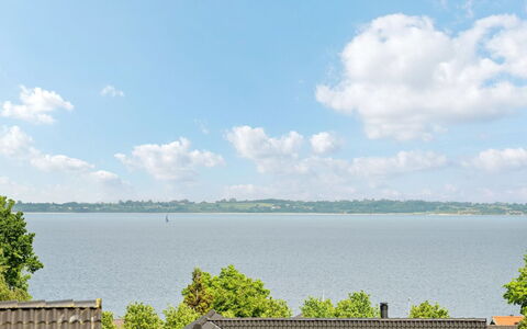 Sulo - 500M from the Sea: Maison, Domicile, Toit, Zone Résidentielle, Chalet, Biens, Ferme, Pelouse, Aménagement Paysager, Siding
