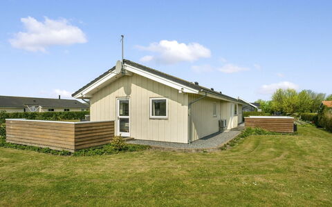 Reimer - 700M from the Sea: Herbe, Maison, Toit, Chalet, Domicile, Arbuste, Ferme, Lot Terre, Zone Rurale